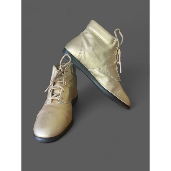 Tic Tac Toe Women’s Vintage Metallic Gold Genuine Leather Booties US 6.5 NWOT - Picture 1 of 9